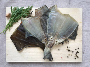 Горбуша соломка солено-сушеная: Камбала камчатская вяленая без икры