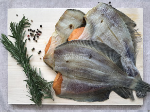 Горбуша соломка солено-сушеная: Камбала камчатская вяленая с икрой