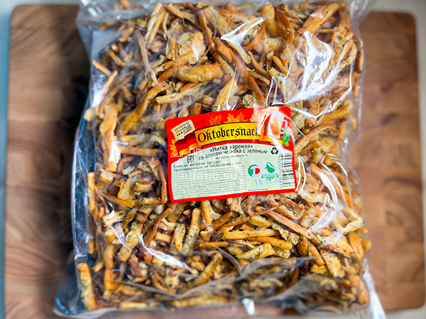 Нитка ЖАРЕНАЯ "Чеснок с зеленью" Oktobersnack 1 кг (сырный продукт) в Каспийске