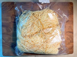 Сырный продукт ФЕРМЕРСКИЙ паутинка с паприкой: Сырный продукт ФЕРМЕРСКИЙ паутинка копченый