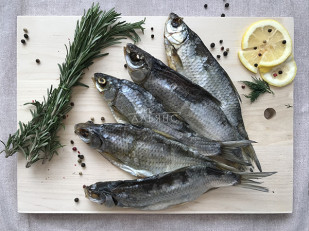 Горбуша соломка солено-сушеная: Вобла вяленая астраханская крупная