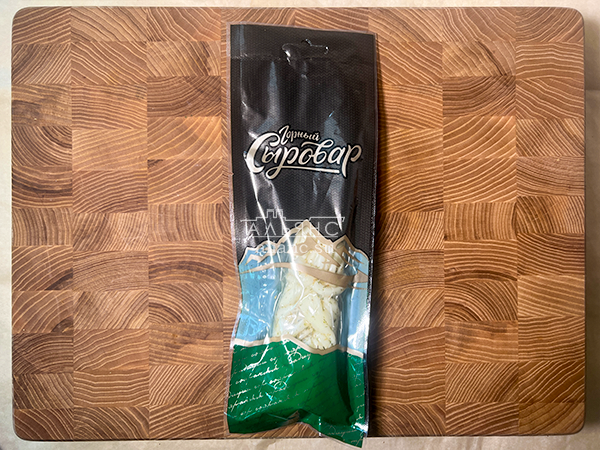 Сыр 100 гр ГОРНЫЙ СЫРОВАР (Косичка с укропом и чесноком) в Каспийске